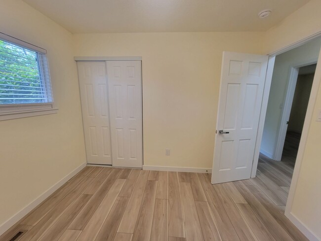 Building Photo - Newly remodeled 5 bedroom 2 bath home in L...