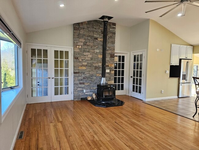 Building Photo - 11 Brookfield Dr