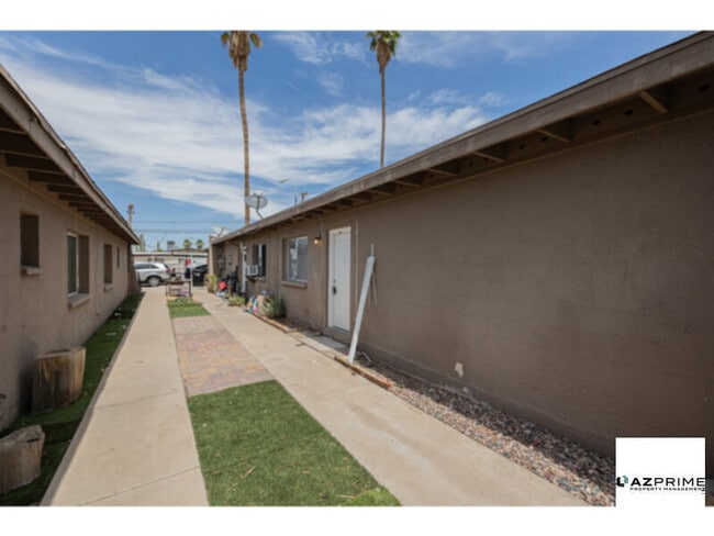 Primary Photo - Discover this Gorgeous, Remodeled Mesa 2/1...
