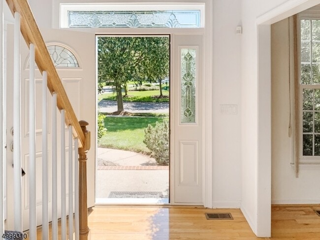 Building Photo - 9 Colonial Ct