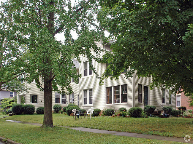 Building Photo - 82 South Cedar / 214 Oak St.