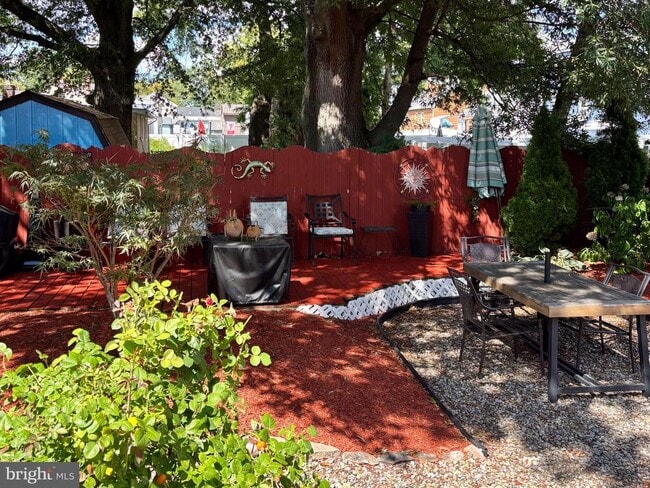 Building Photo - 46 Roosevelt Ave