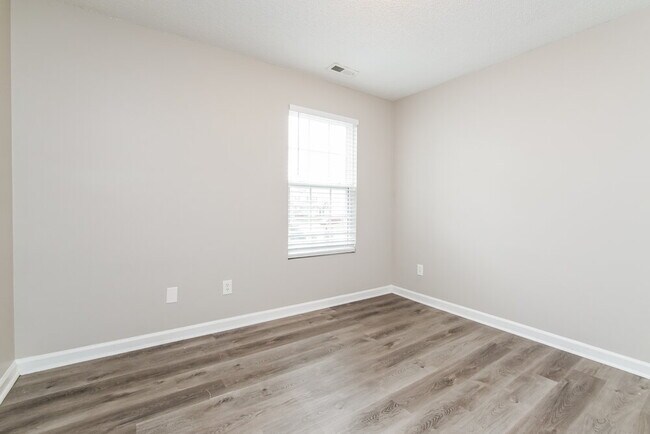 Building Photo - 3020 Hayling Dr