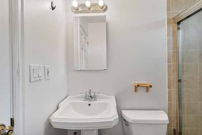 Building Photo - Inviting, remodeled 3-bdr/1.5-bath in Division/Hawthorne duplex—Privacy, A/C, parking, & storage