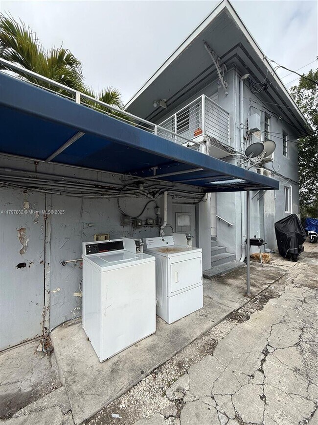 Building Photo - 5305 Biscayne Blvd