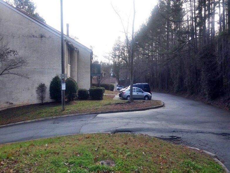 Building Photo - 3575 Oakvale Rd