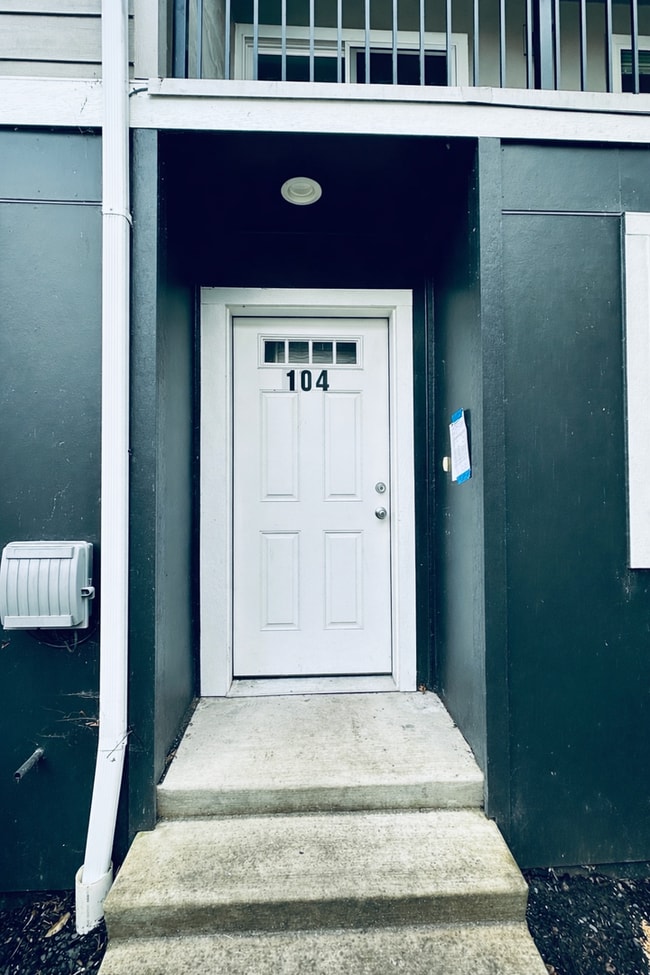 Building Photo - Spacious 3 BR / 3.5 BA Home in Prime Corvallis Location — $2,150