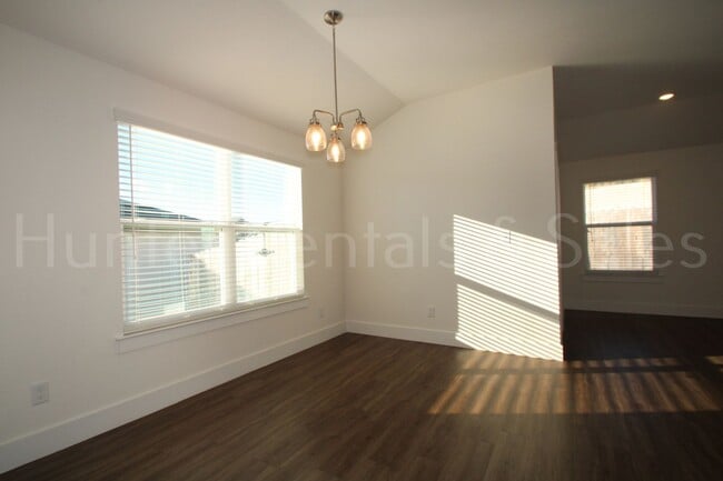 Building Photo - Newer Modern Cove 4 Bedroom