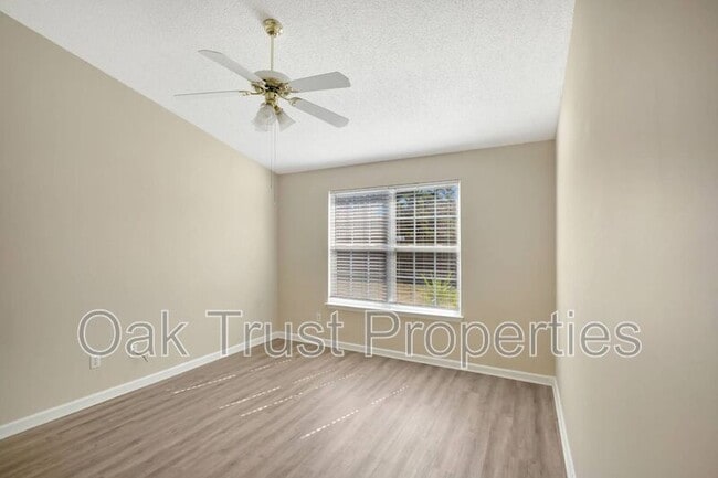 Building Photo - 1366 Pinnacle Ln