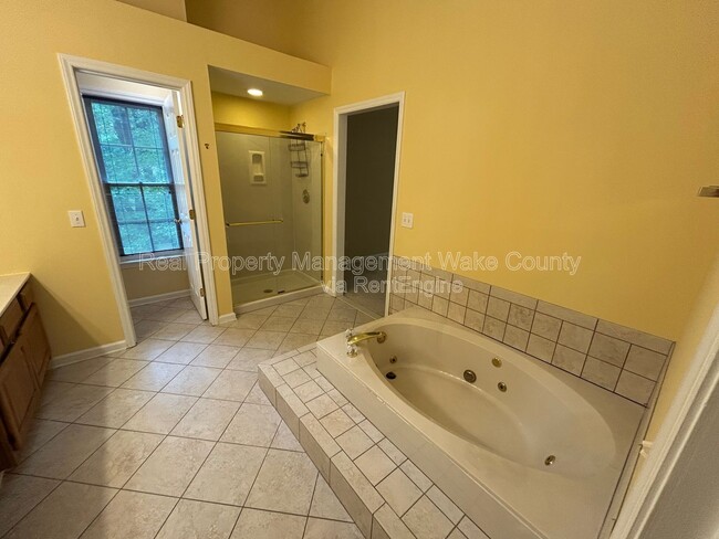 Building Photo - 106 Oak Spring Ct