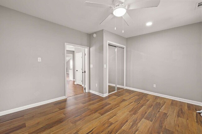 Building Photo - Renovated 3 Bed • 1.5 Bath Upstairs Unit -...