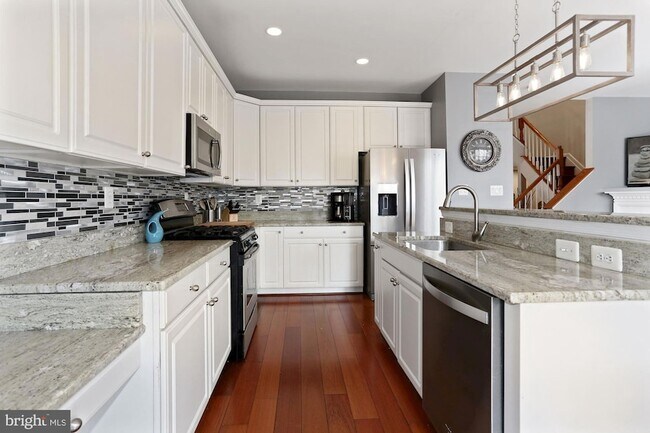 Building Photo - 47675 Loweland Terrace