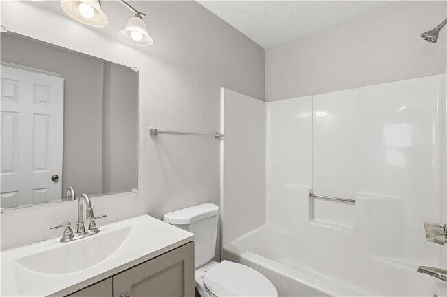 Building Photo - 3447 Kingswood Run