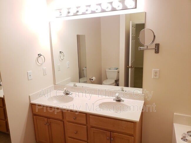 Building Photo - 905 Weatherside Ct