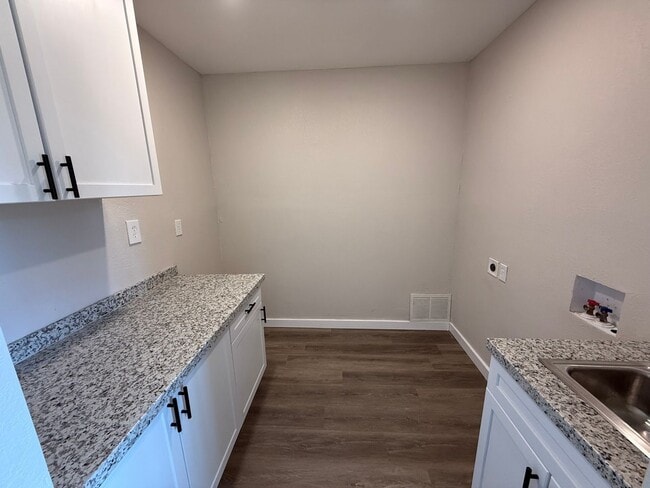 Building Photo - Bright & Beautiful Home in 55+ Community