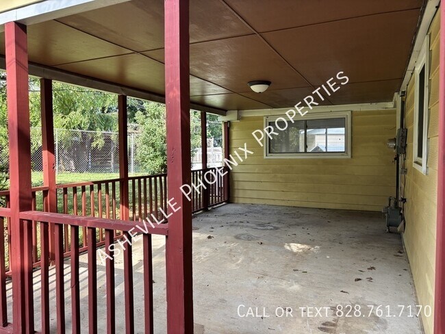 Building Photo - 18 Dogwood Ct