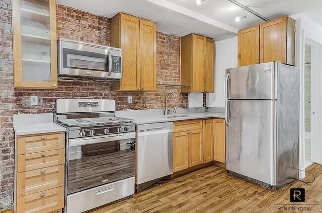 Building Photo - 533 W 149th St