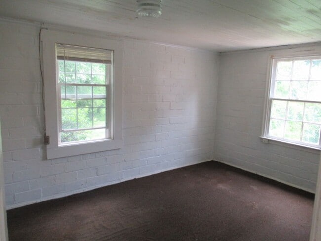 Building Photo - 806 N Park St