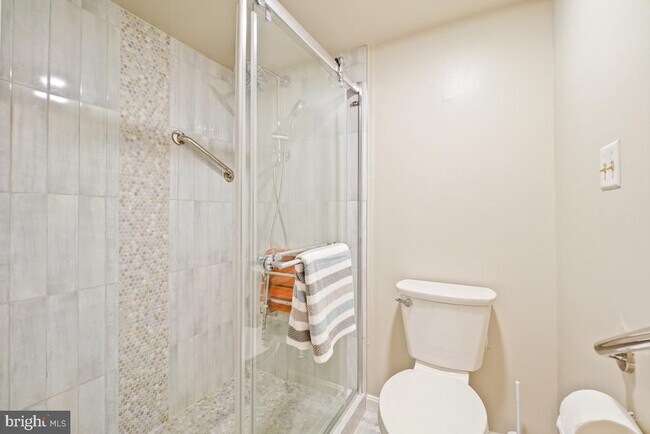 Building Photo - 15101 Interlachen Dr