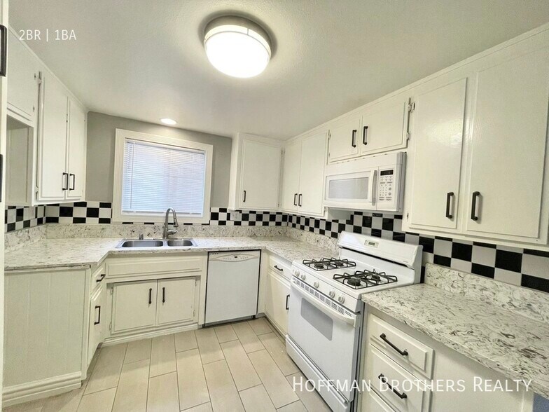 Building Photo - 915 Paseo Grande