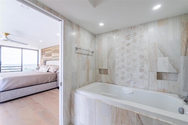 Building Photo - 770 S Palm Ave