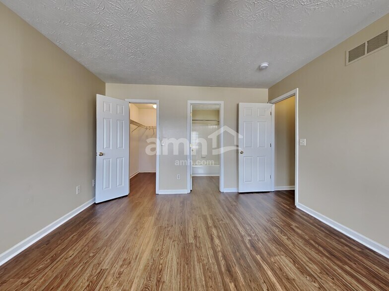 Building Photo - 7011 Medford Ct