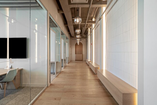 Building Photo - 527 S Damen Ave