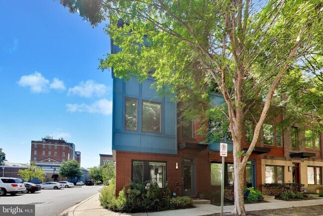 Building Photo - 5600 45th Ave