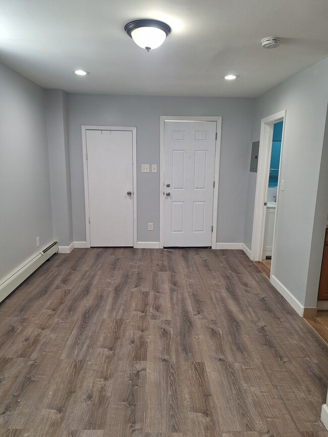 Building Photo - 2220 E Edgar Rd