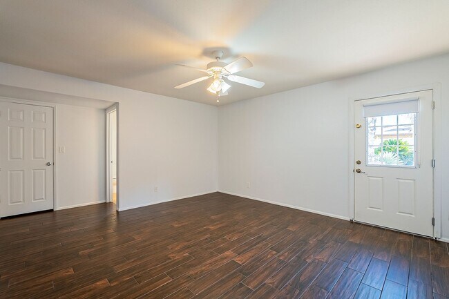 Building Photo - Three Bedrooms & POOL in 85254!