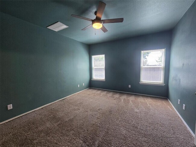 Building Photo - 808 N Creek Blvd