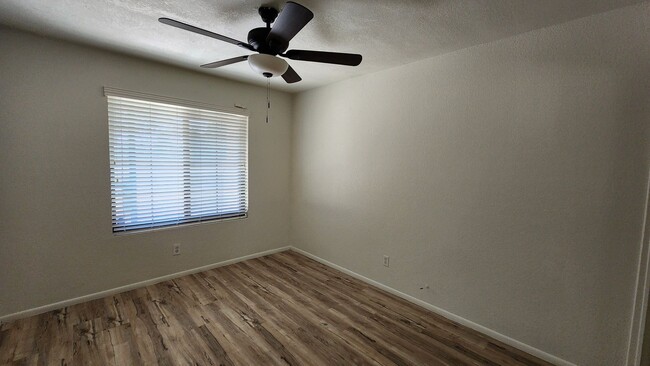 Building Photo - 2 Bedroom 2 Bath in Prime Tempe Location!