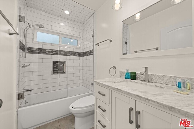 Building Photo - 22621 Dolorosa St