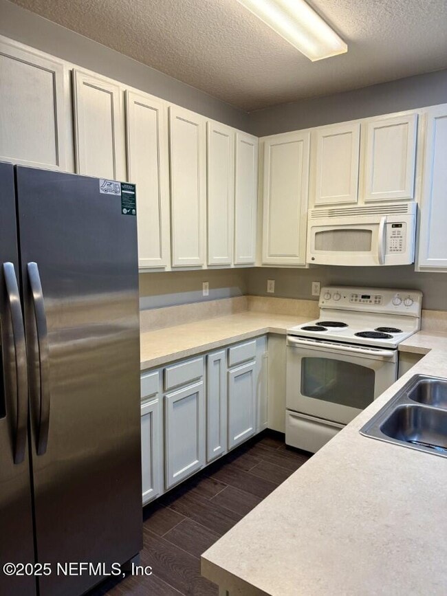 Building Photo - 516 Hopewell Dr