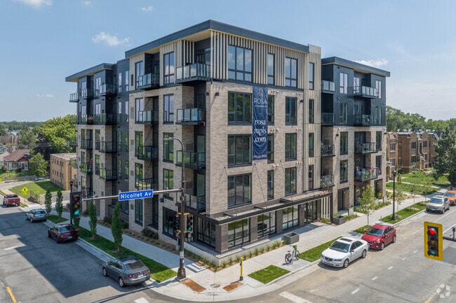 Building Photo - Rosa