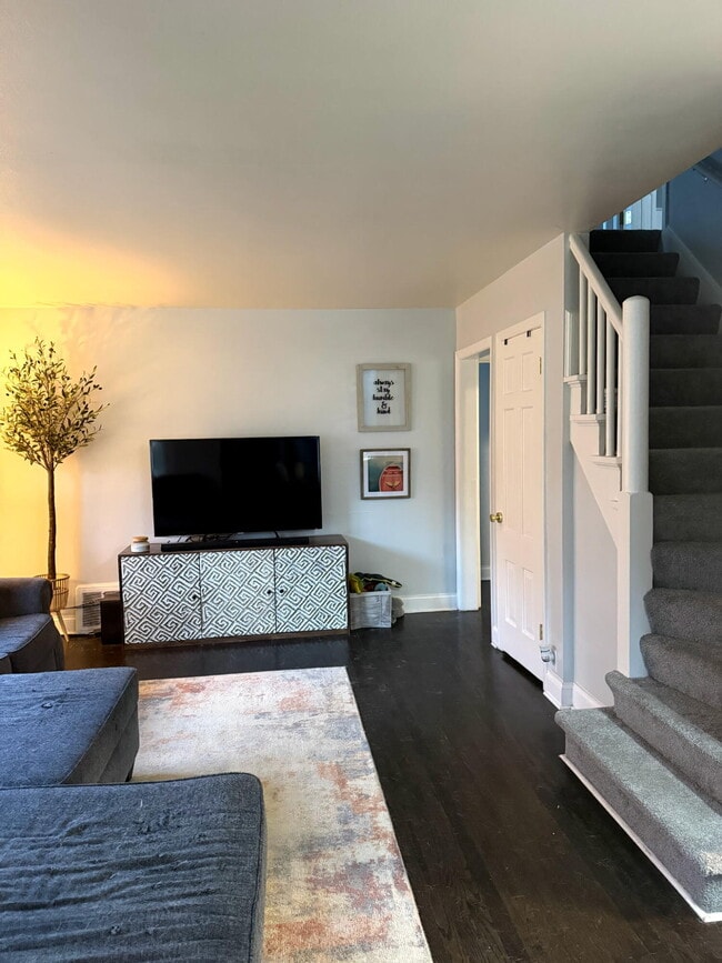 Building Photo - 5017 N Bay Ridge Ave