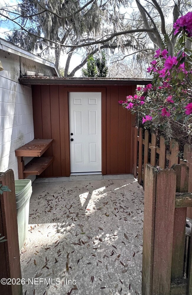 Building Photo - 2836 Ionic Ave