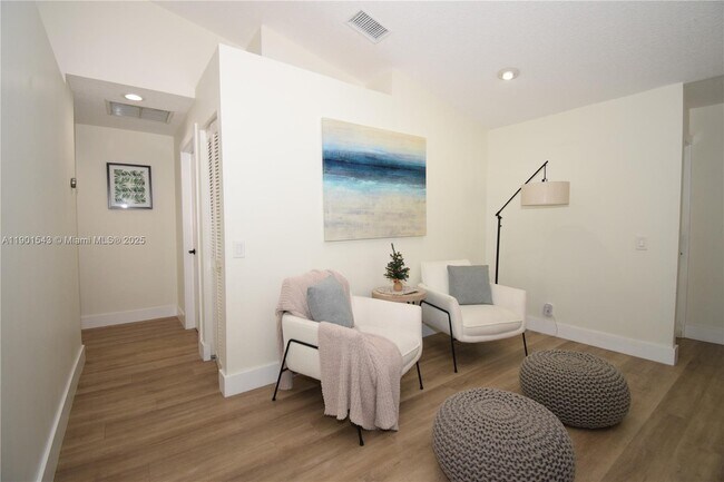 Building Photo - 794 San Remo Dr