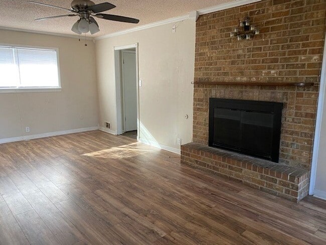 Building Photo - Large 3 bed/2 bath home in nice neighborhood  in Denison!