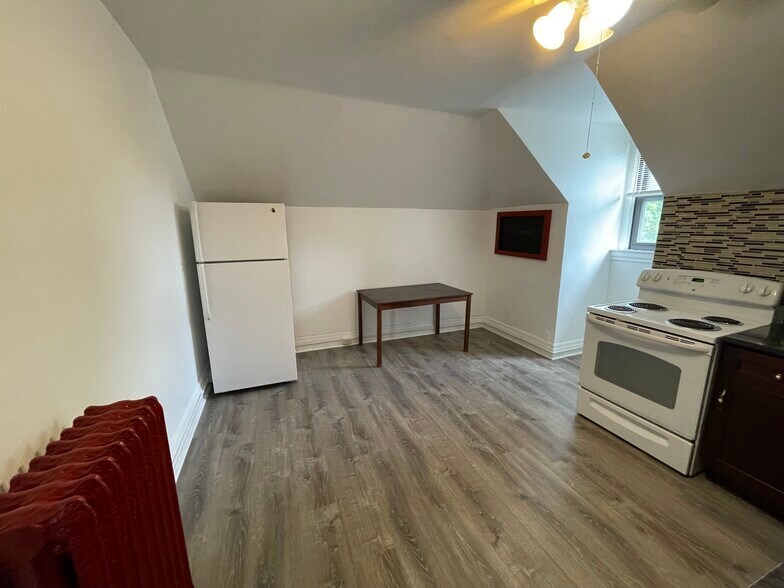 Kitchen - 341 S Aiken Ave