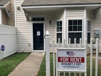 Building Photo - Raleigh Townhome Convenient to I440 & I540...