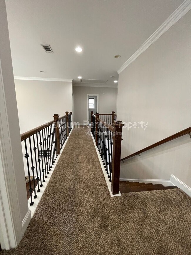 Building Photo - 600 Belton Ct