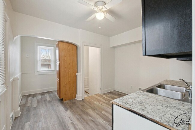 Building Photo - 3 bedroom $1350