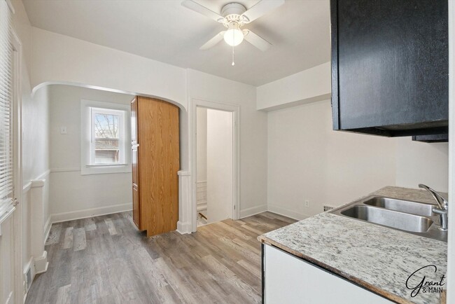 Building Photo - 3 bedroom $1450