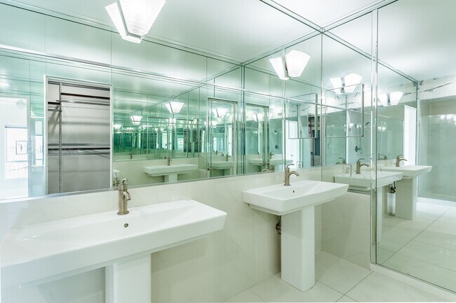 Building Photo - 1302 Marina Bay Dr