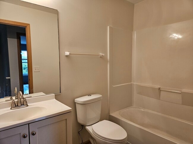 Building Photo - 2507 Sumac Dr