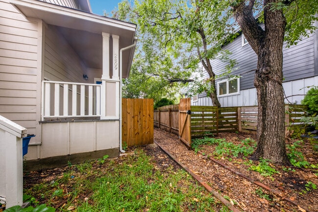 Building Photo - 2809 E 22nd St