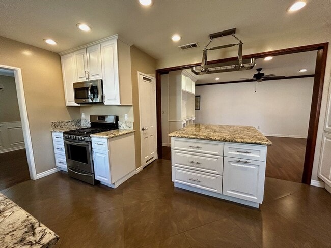 Building Photo - A home that has all the best of California Living!