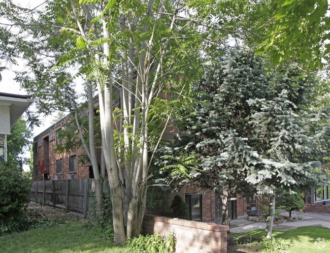 Building Photo - Hauser