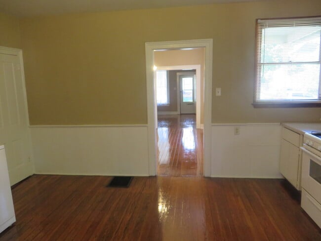 Building Photo - Two Bedroom Home with a bonus room/3rd bedroom in Historic District (Williams-Woodland Historic P...